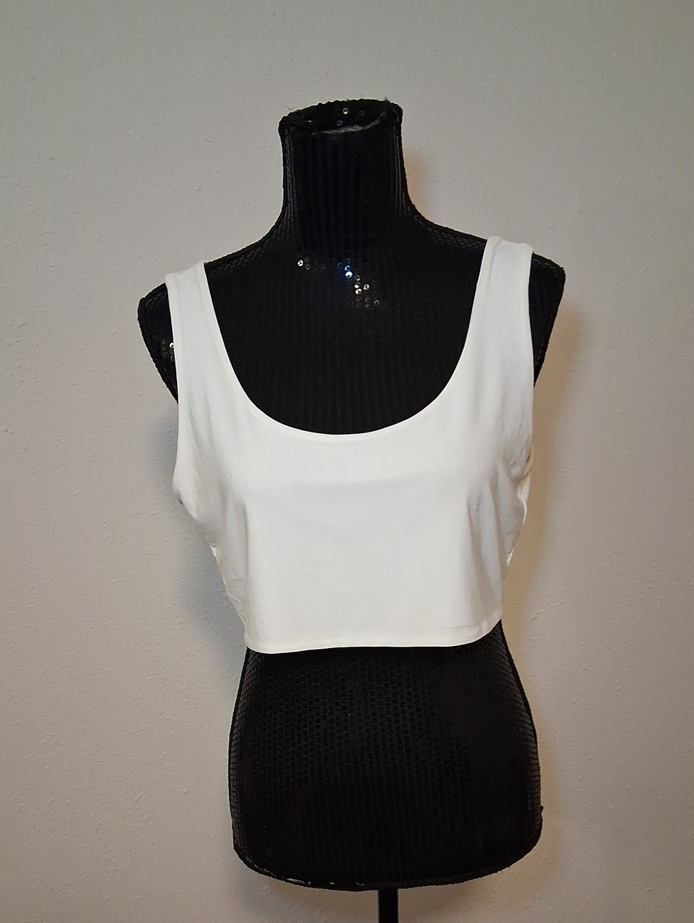 Cropped Scoop Neck Tank